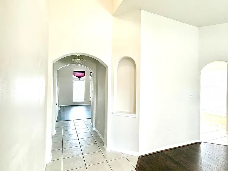2207 Donrel Way — Photo 3