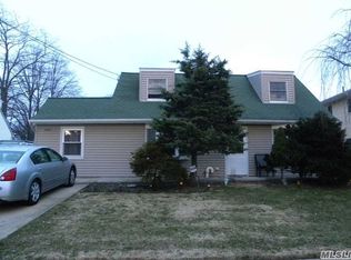 2401 Beech St, Wantagh, NY 11793