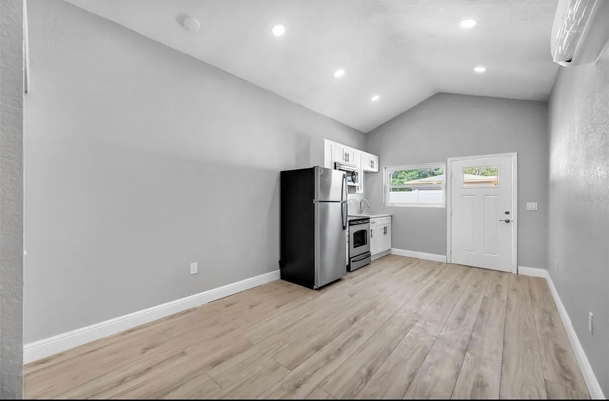 Studio, 337 sqft, $1,300 — Photo 3