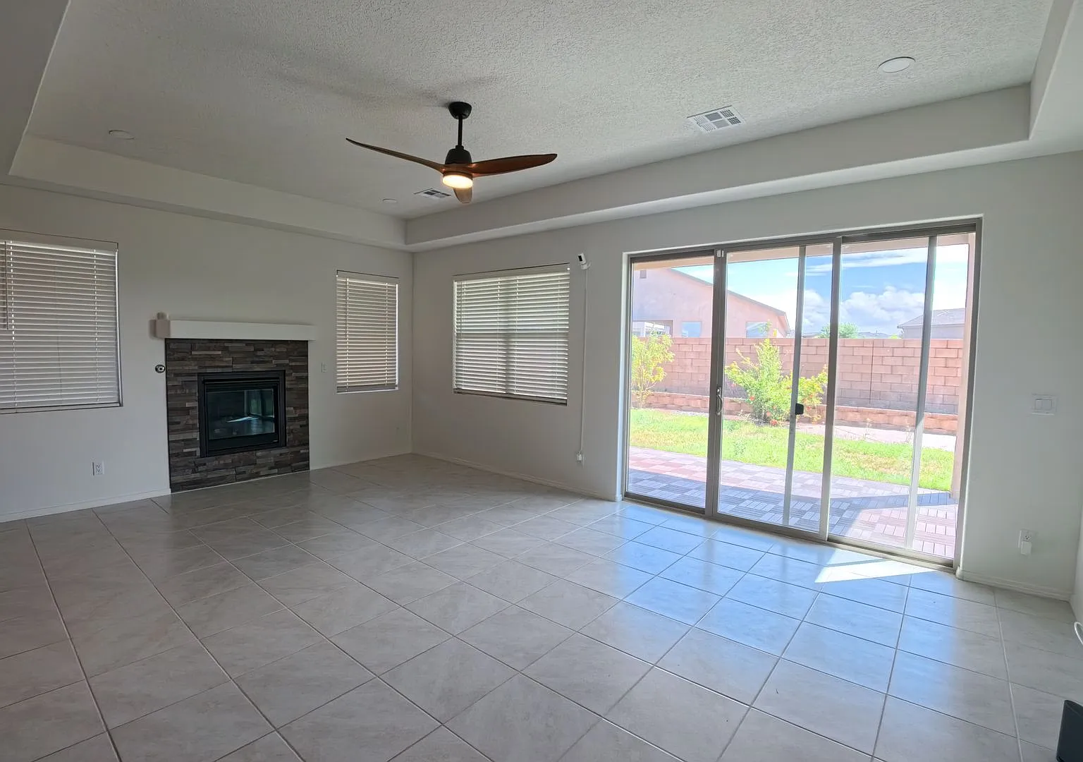 4 Bedrooms Rio Rancho — Photo 3