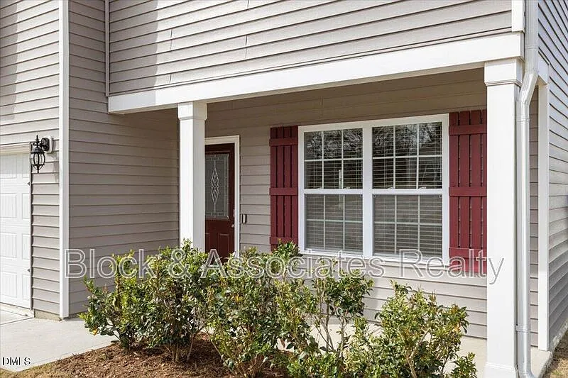 3 bed, 2.5 bath, $2,200 — Photo 4
