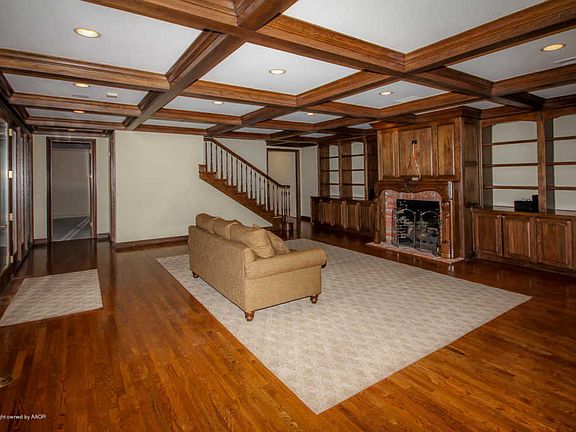 3rd image of 15 Willow Bridge Dr