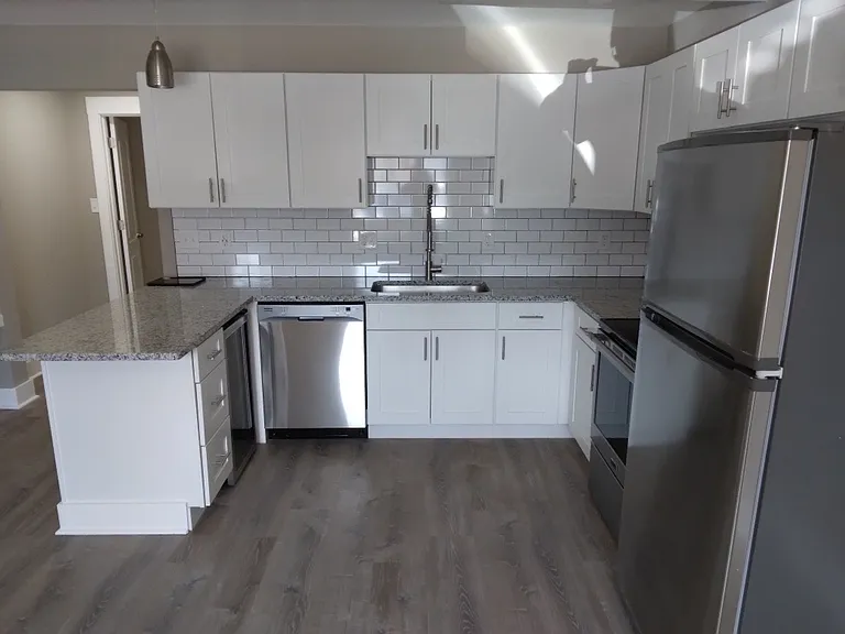 Newly Remodeled 1 Bedroom Apartment 1 Blk from Indiana University National Championship Team! — Photo 3