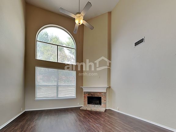 4th image of 132 Julian Dr