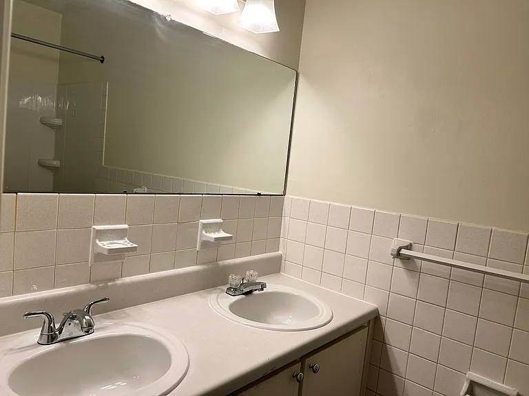 Edgewood Hill Apartments — Photo 8