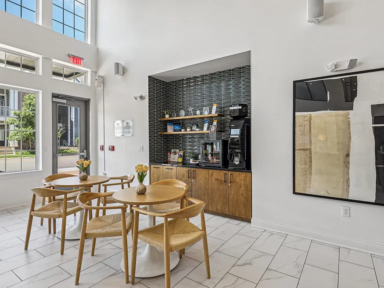 High Street View Luxury Apartments — Photo 35