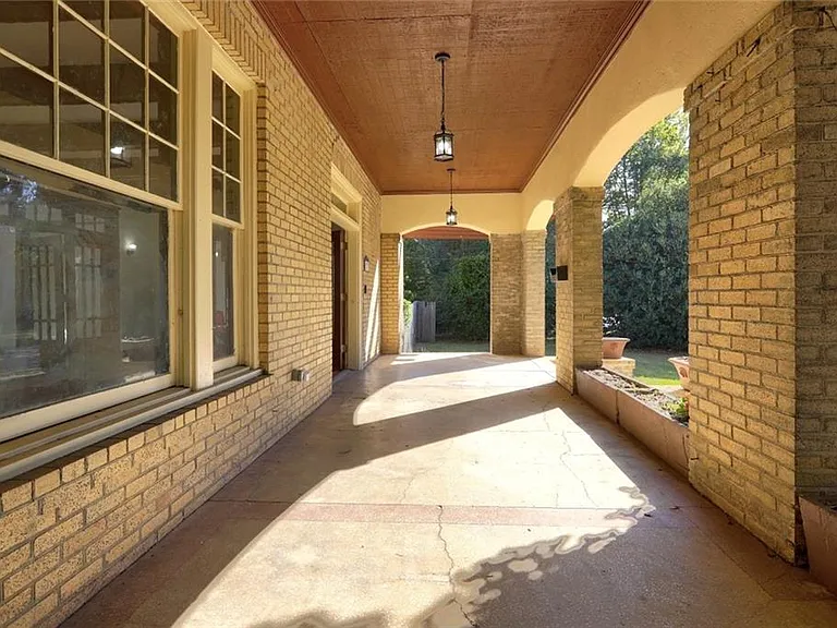 2733 Hillcrest Ave — Photo 8