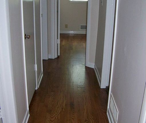 3rd image of 948 Parkstone Dr