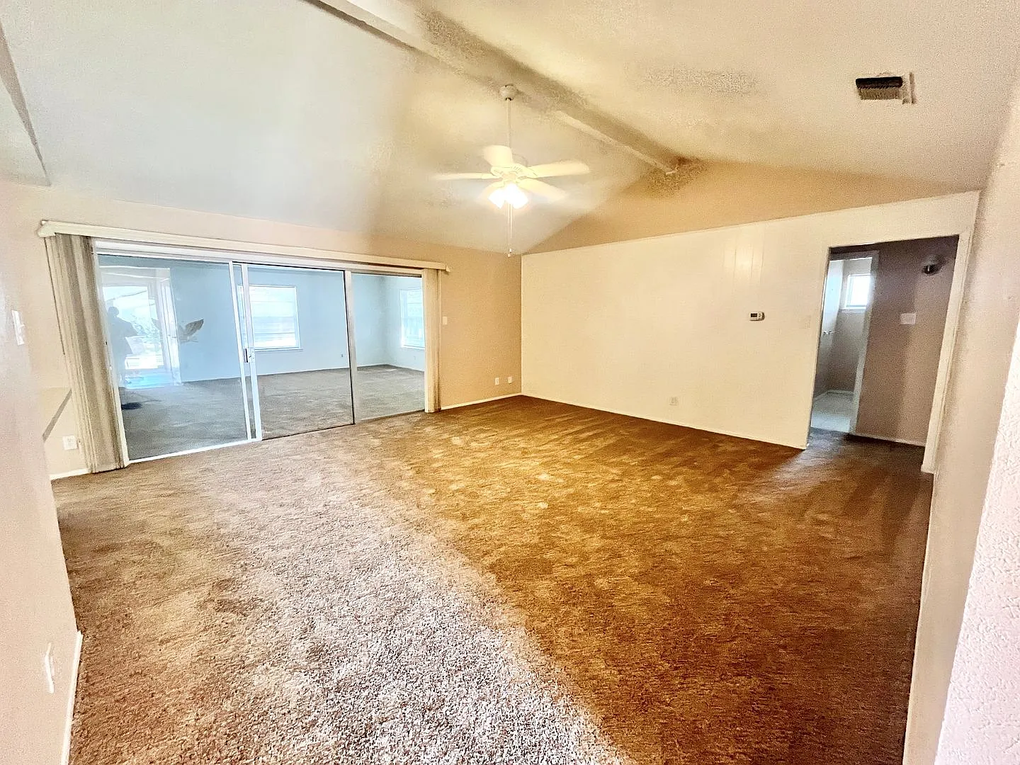 1811 Redwood — Photo 3