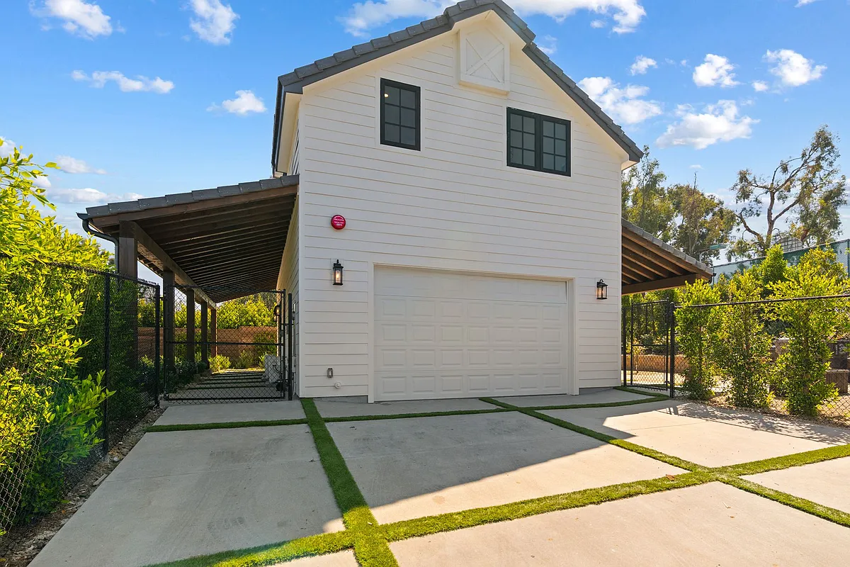 Building Photo - 6190 Rancho Diegueno Rd