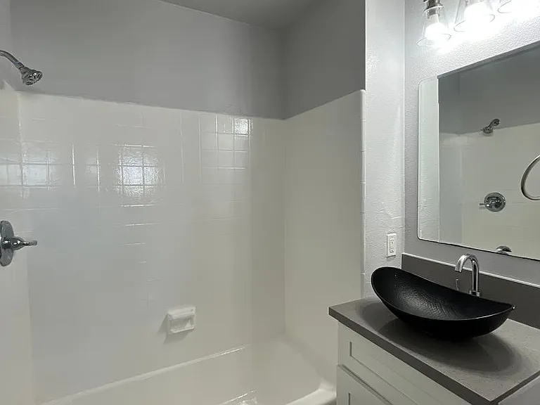 1334 W 93rd St — Photo 11