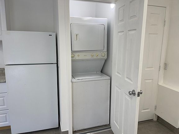 3rd image of 5457 Lafayette St #B