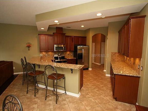 5th image of 826 Santee Terre Ln