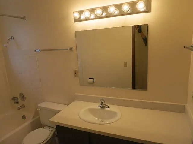 1706 NW 57th St #1 — Photo 6