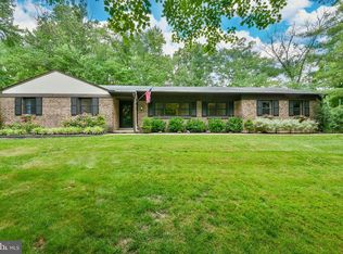 390 Camp Hill Rd, Fort Washington, PA 19034