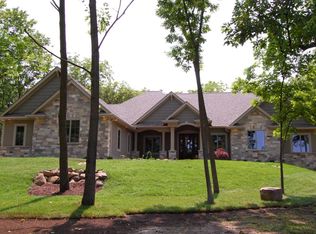 5200 Wood Lilly Ln, Waterford, WI 53185
