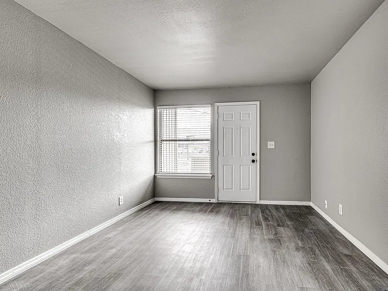 Alexis Park Apartments — Photo 19