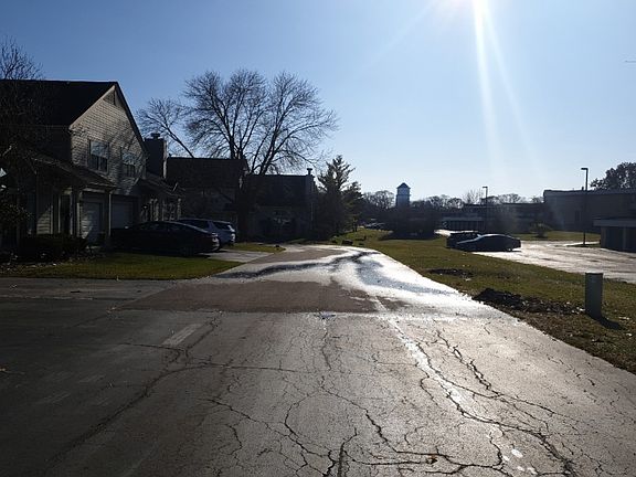 4th image of 1126 N Knollwood Dr