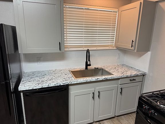 4th image of 3207 Stafford St