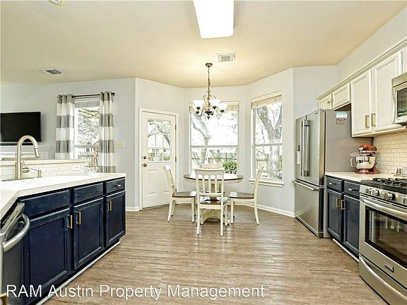 4th image of 2703 Oakwood Glen Dr