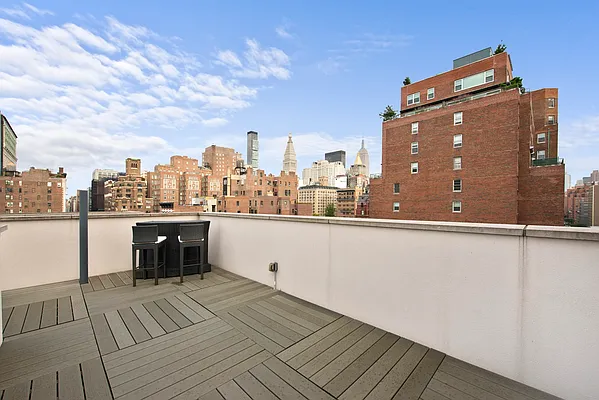 Rented by SERHANT. | media 19