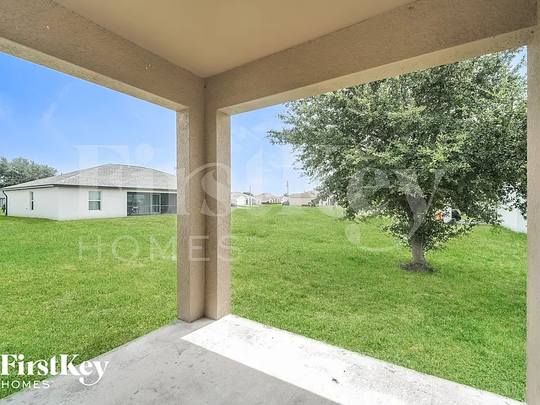 217 NW 9th St — Photo 16