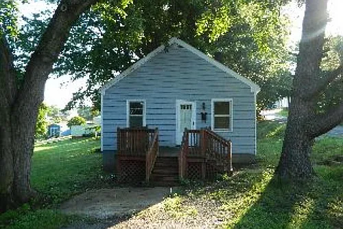2430 Carter St Photo 1