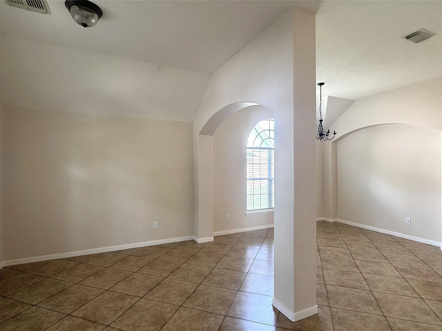 4 bed, 2.0 bath, 2142 sqft, $2,450 — Photo 4