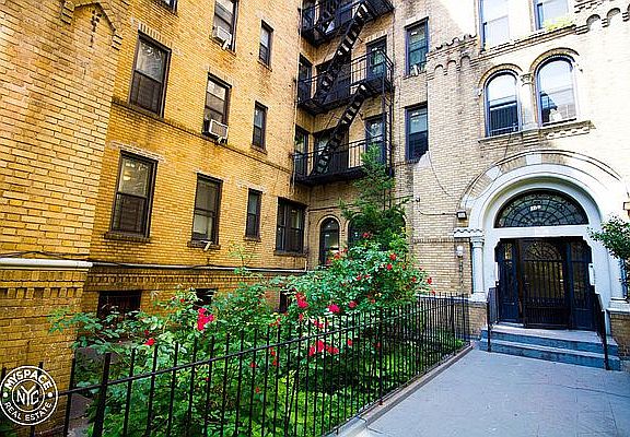 4th image of 377 Montgomery St #C25