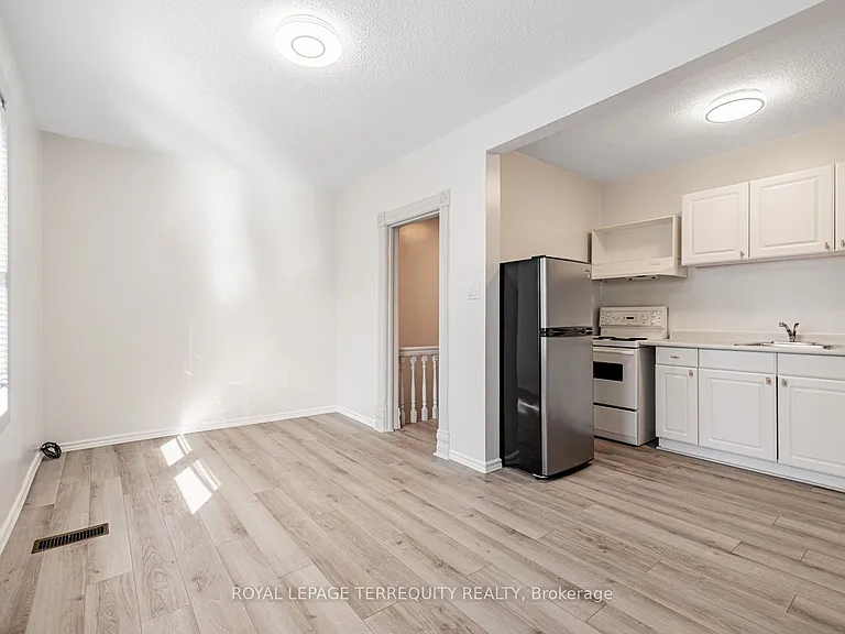 171 Christie St #TOP FLOOR — Photo 6