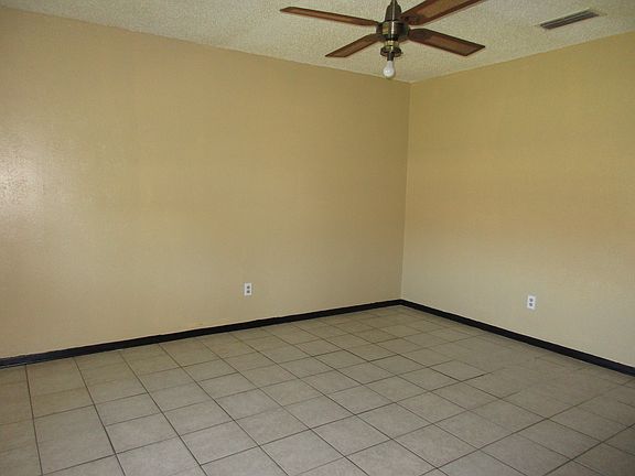 3rd image of 1010 Ronstan Dr