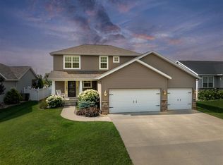 2103 Hallbrook St SW, Cedar Rapids, IA 52404