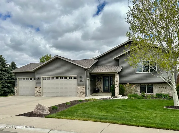 622 Diamond Dr, Dickinson, ND 58601