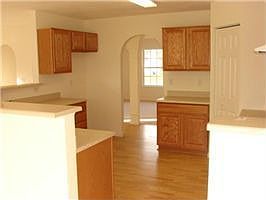 4th image of 82 Knights Bridge Dr W