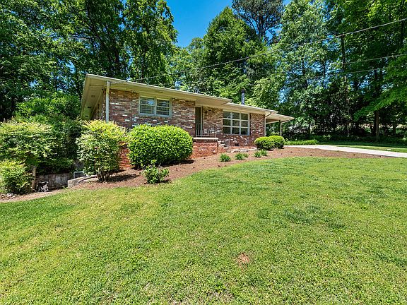 4th image of 3840 Hillcrest Dr SE