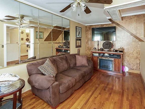 4th image of 10242 187th St