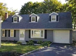 110 Rosemont Ave, Farmingville, NY 11738
