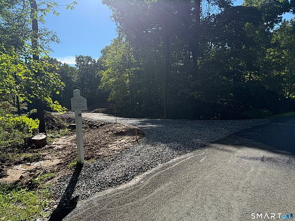 5th image of 185 Old Woodbury Road