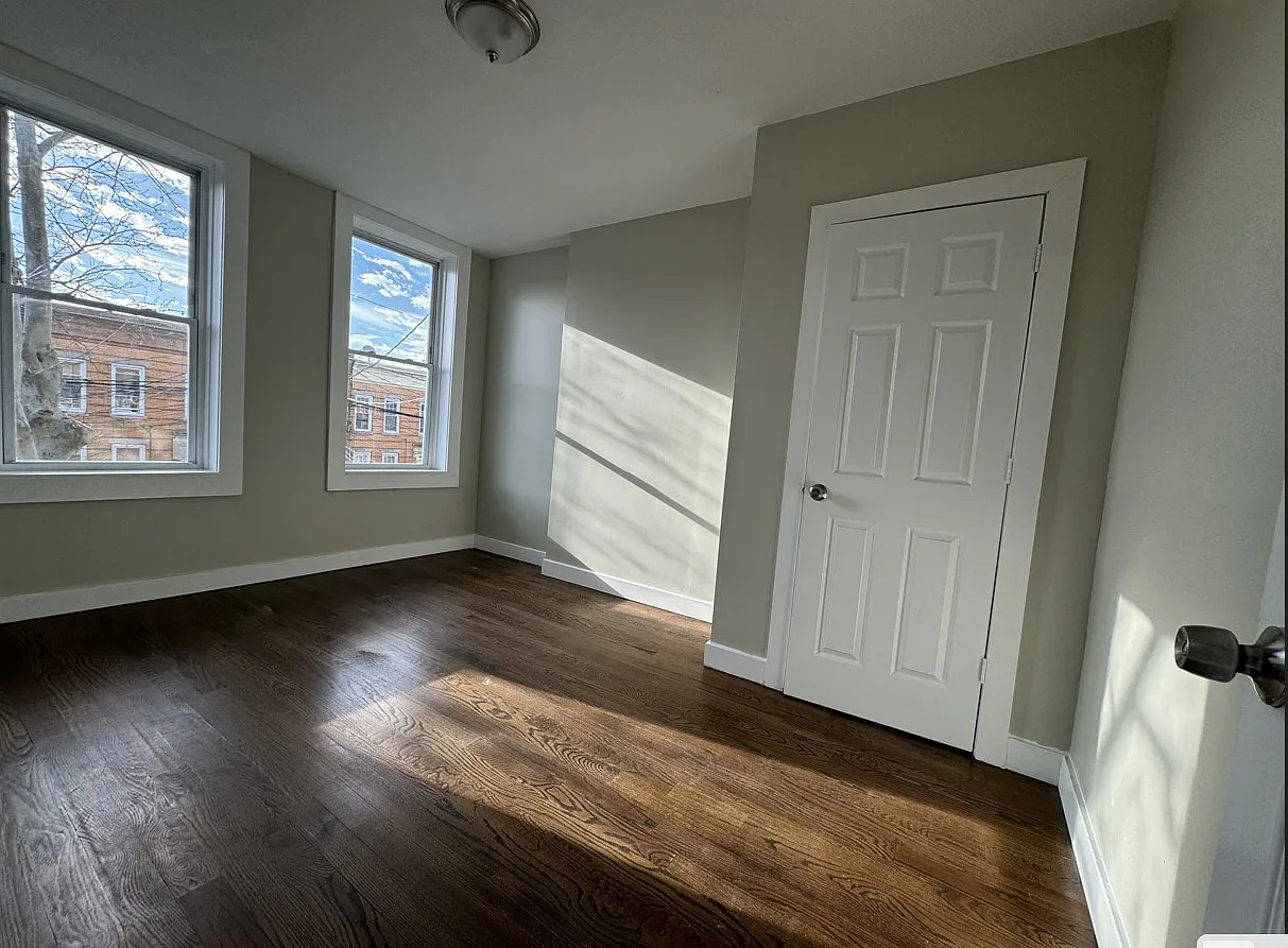 3 bed, 1000 sqft, $1,999 — Photo 4