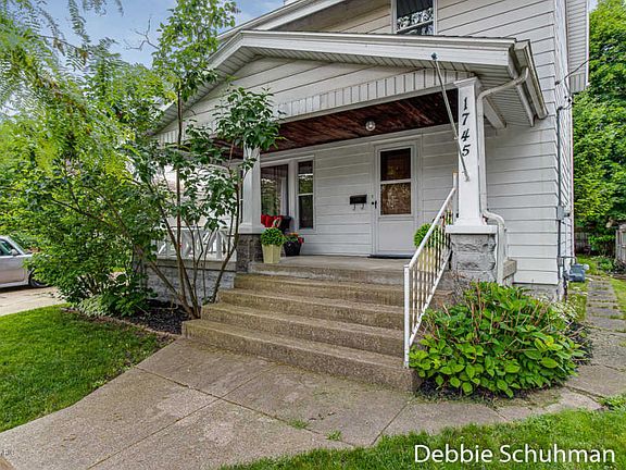 4th image of 1745 Coit Ave NE