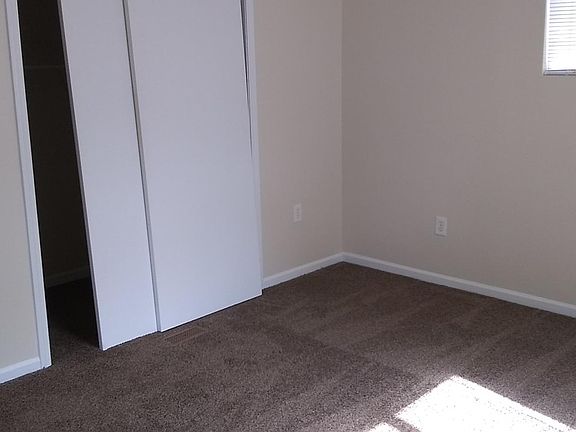 3rd image of 2521 Mariposa St