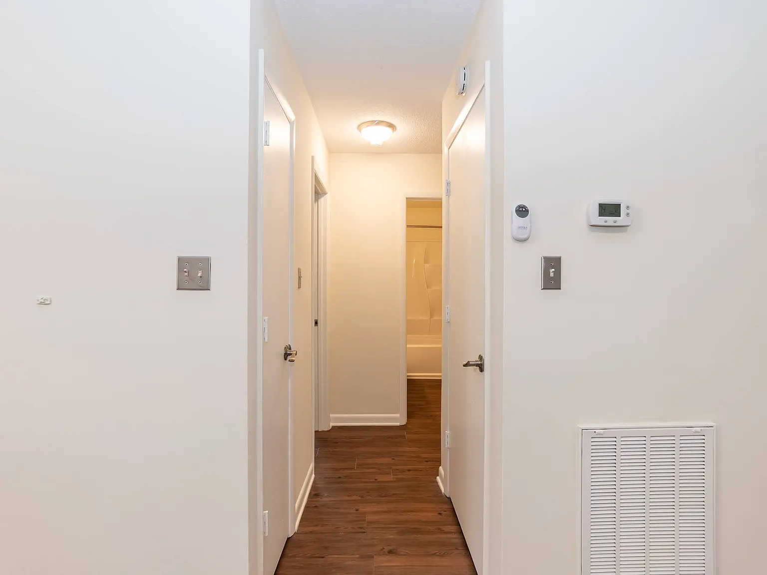 2 bed, 900 sqft, $1,500 — Photo 3