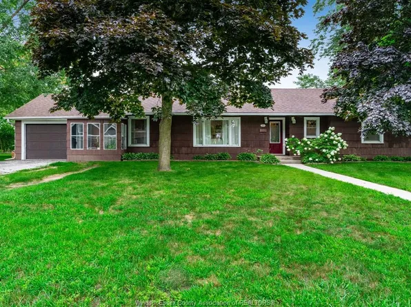 35 Grace Ave, Leamington, ON N8H 1K8