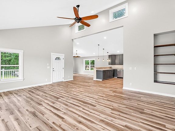 5th image of 8905 Shade Tree Ln