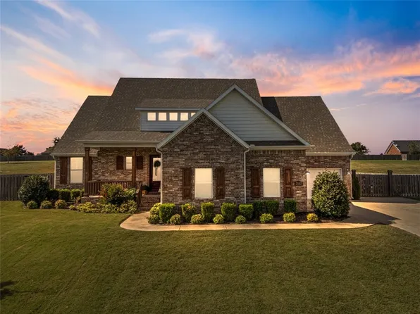 2152 Riverfront Ln, Fayetteville, AR 72703