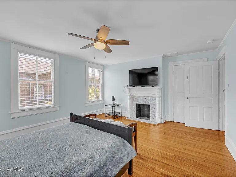 1517 Market St — Photo 23