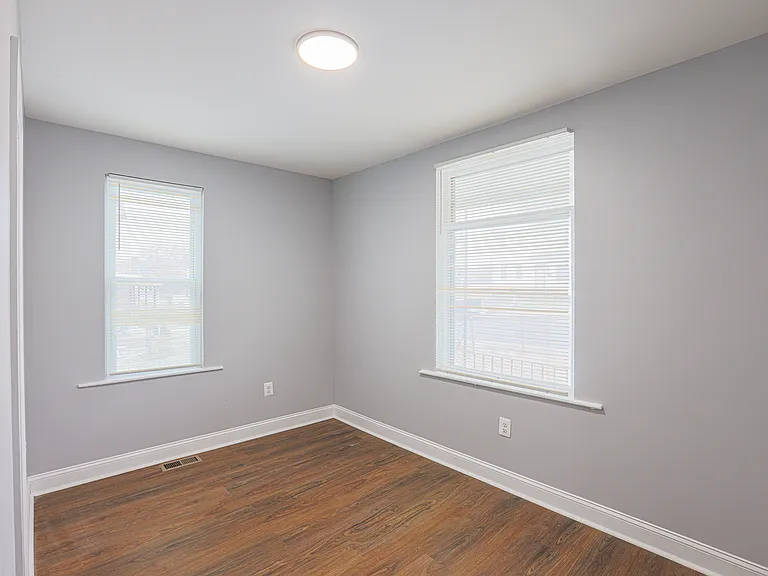 9 Glenmore Ave — Photo 25