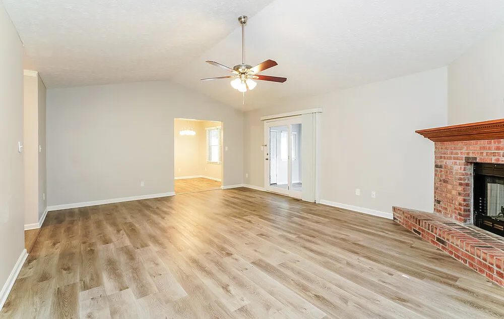 3 bed, 2.0 bath, 1749 sqft, $2,030 — Photo 4