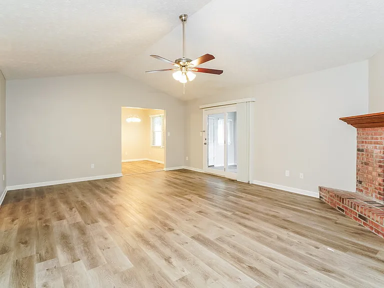 3124 Eastpointe Dr — Photo 4