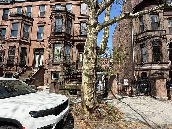 683 10th St, Brooklyn, NY 11215